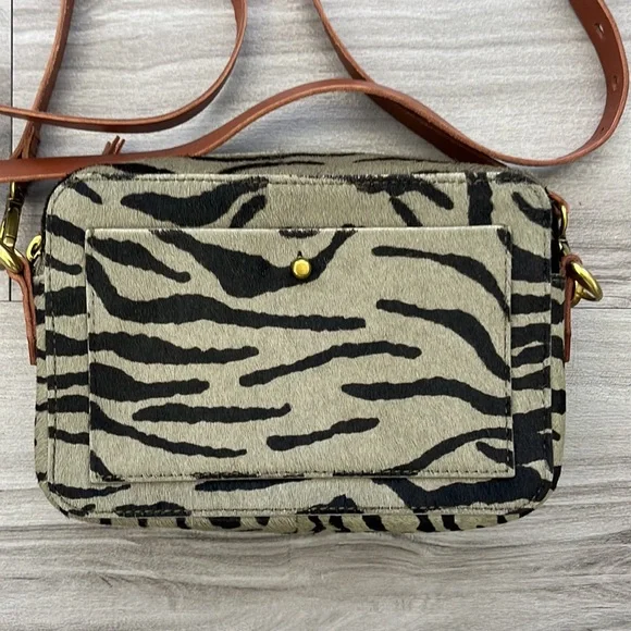 💚NWT🤎 Madewell The Transport Camera Bag: Tiger Calf Hair Edition Green Olive - Picture 4 of 12